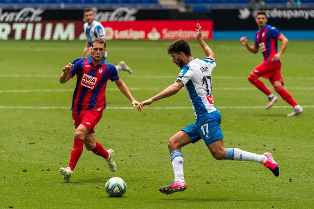 冯莱重返上海男篮 与费雷尔成新赛季外援搭档