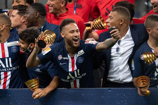 西超杯-亚马尔破门姆巴佩建功 巴萨5-2皇马夺冠